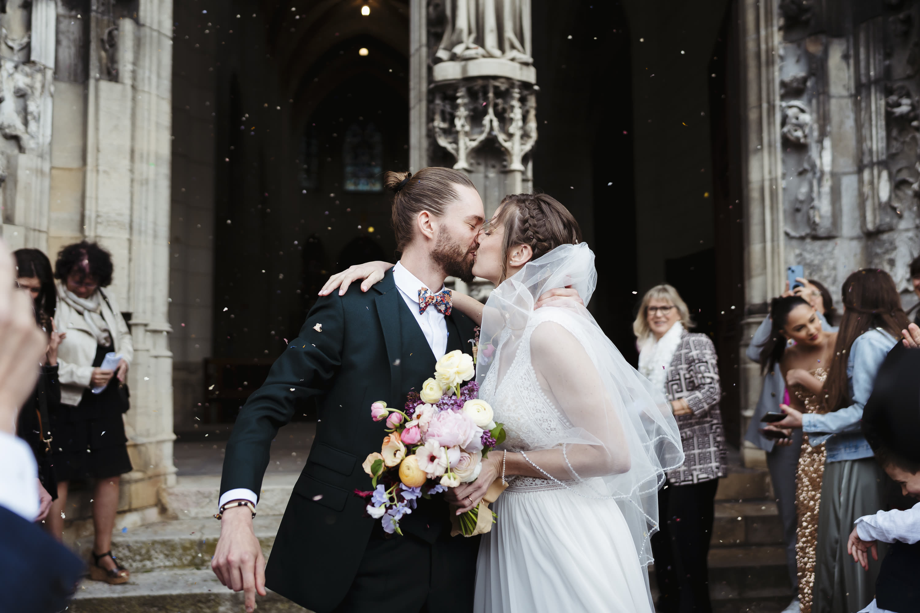 Lisa et Loic pendant un mariage filme avec une approche cinematographique